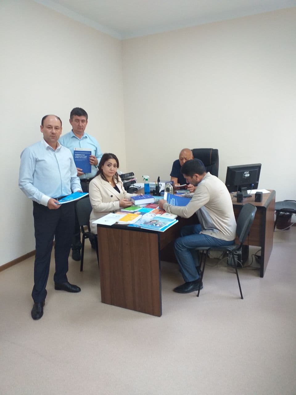 Markaz tomonidan Davlat va huquq institutiga huquqiy adabiyotlar taqdim etildi