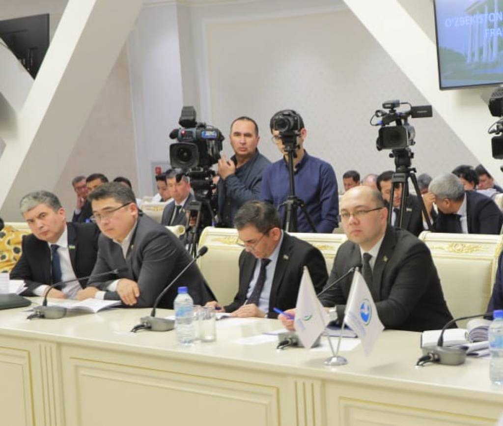 Konstitutsiyaviy qonun loyihasi tashabbuskor fraksiyalar tomonidan muhokama qilindi