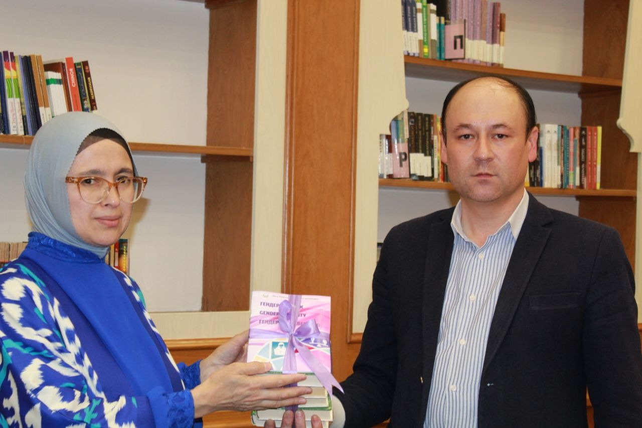 Inson huquqlari bo'yicha O'zbekiston Respublikasi Milliy markazi tomonidan yuridik adabiyotlar sovg'a qilindi