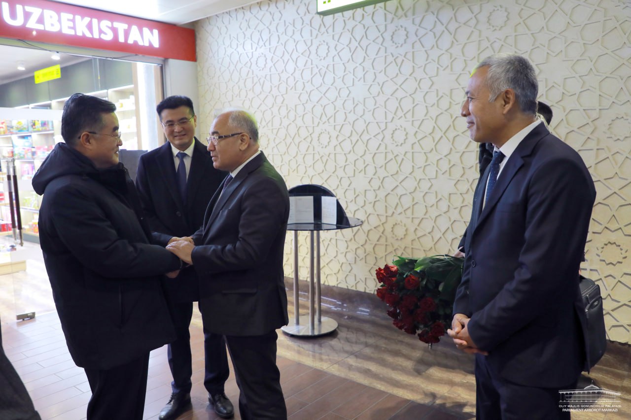 Xitoy Xalq Respublikasi Butunxitoy Xalq Vakillari Kengashi Raisi o‘rinbosari Chjan Szinvey boshchiligidagi delegatsiya mamlakatimizga rasmiy tashrif bilan keldi