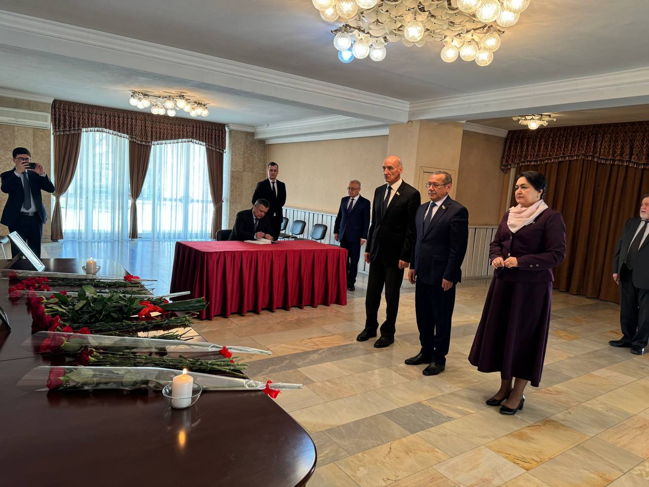 O‘zbekiston Respublikasi Oliy Majlisi Qonunchilik palatasi Spikeri Nuriddin Ismoilov boshchiligidagi parlament a’zolari “Krokus Siti Xoll” konsert zalida sodir etilgan terakt munosabati bilan Rossiyaning Toshkentdagi elchixonasiga tashrif buyurib, Rossiya