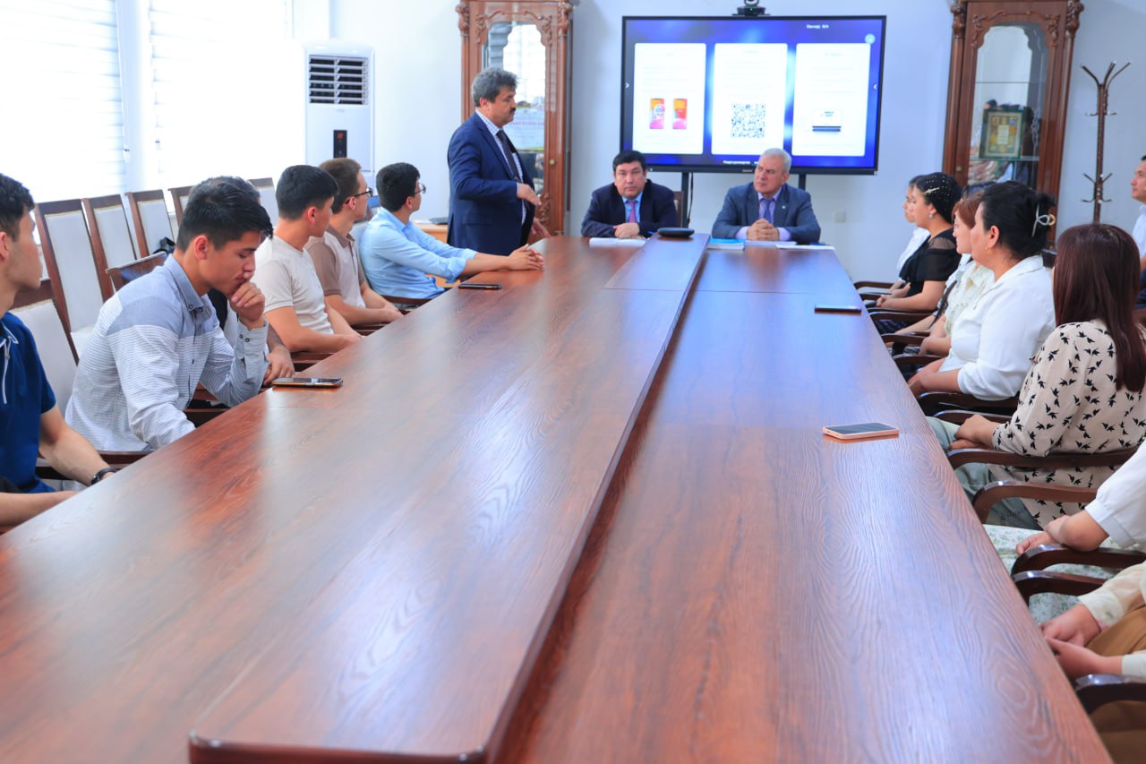 Milliy markaz vakillari Urganch yoshlari bilan uchrashdi
