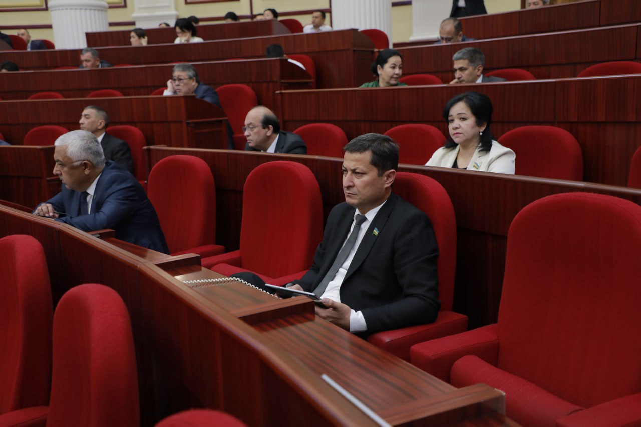 Oliy Majlis Qonunchilik palatasining navbatdagi majlisida bolalarni zo‘ravonlikning barcha shakllaridan himoya qilish sohasidagi munosabatlarni tartibga solishga qaratilgan qonun loyihasi ikkinchi o‘qishda moddama-modda ko‘rib chiqilmoqda