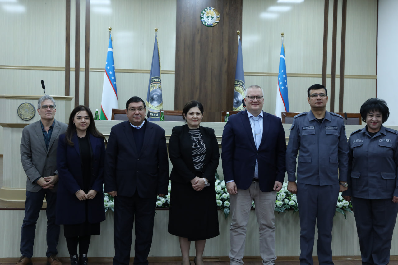 “Bilim va umid nuri”: Ayollar koloniyasiga kitob topshirish marosimi