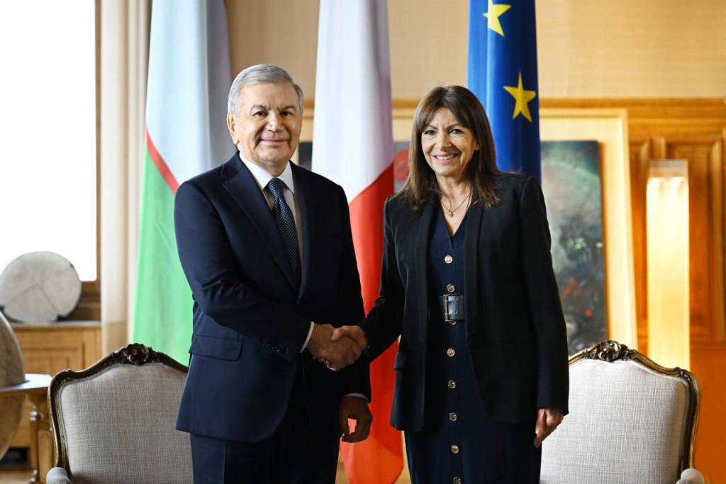 The President of Uzbekistan meets with the Mayor of Paris