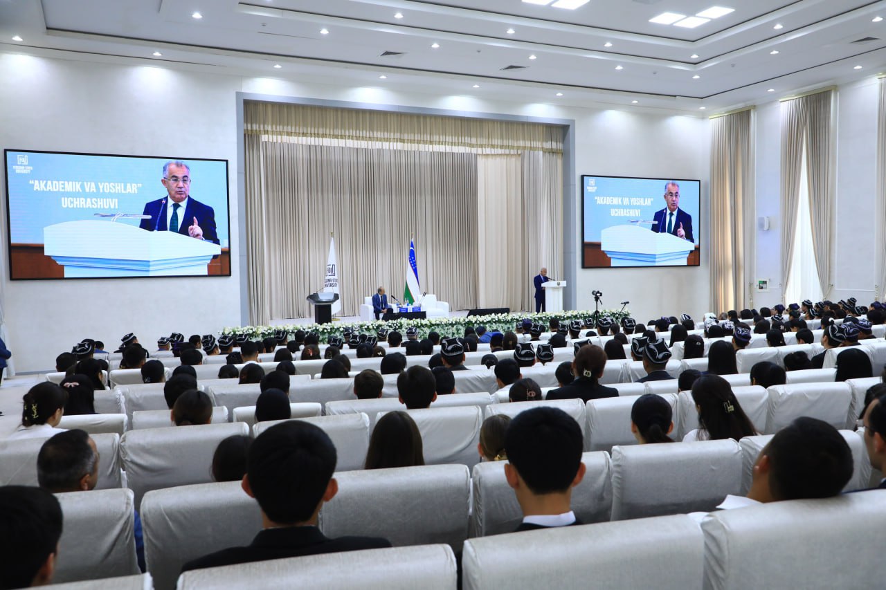 Akademik Akmal Saidov farg‘onalik talaba yoshlar bilan uchrashdi