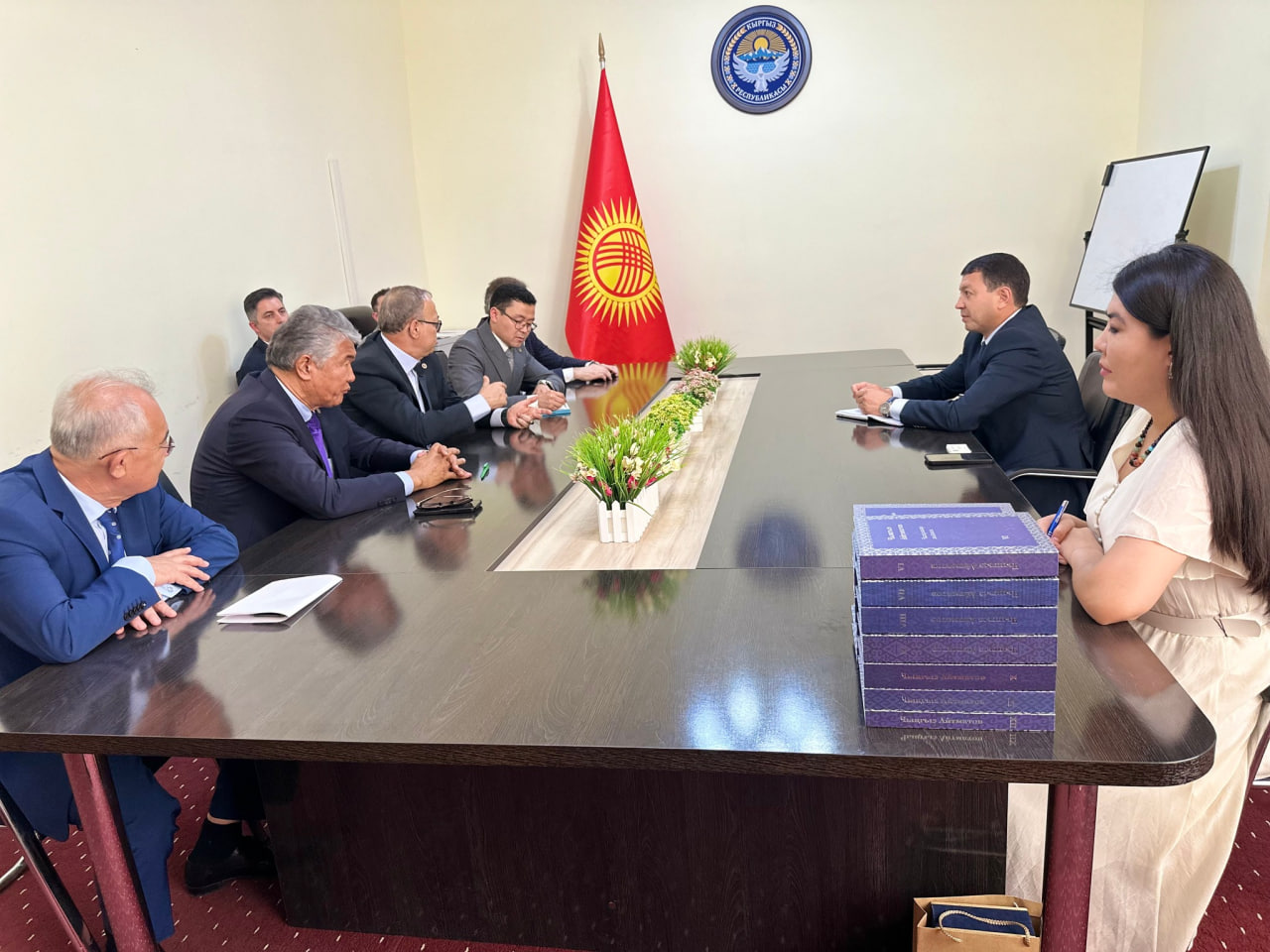 Qirg‘iziston Madaniyat vazirligida Chingiz Aytmatov xotirasiga bag‘ishlangan forum ishtirokchilari bilan muloqot bo‘ldi