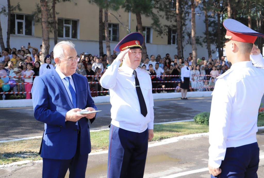 Akademiya bitiruvchilariga diplom va harbiy unvon topshirildi