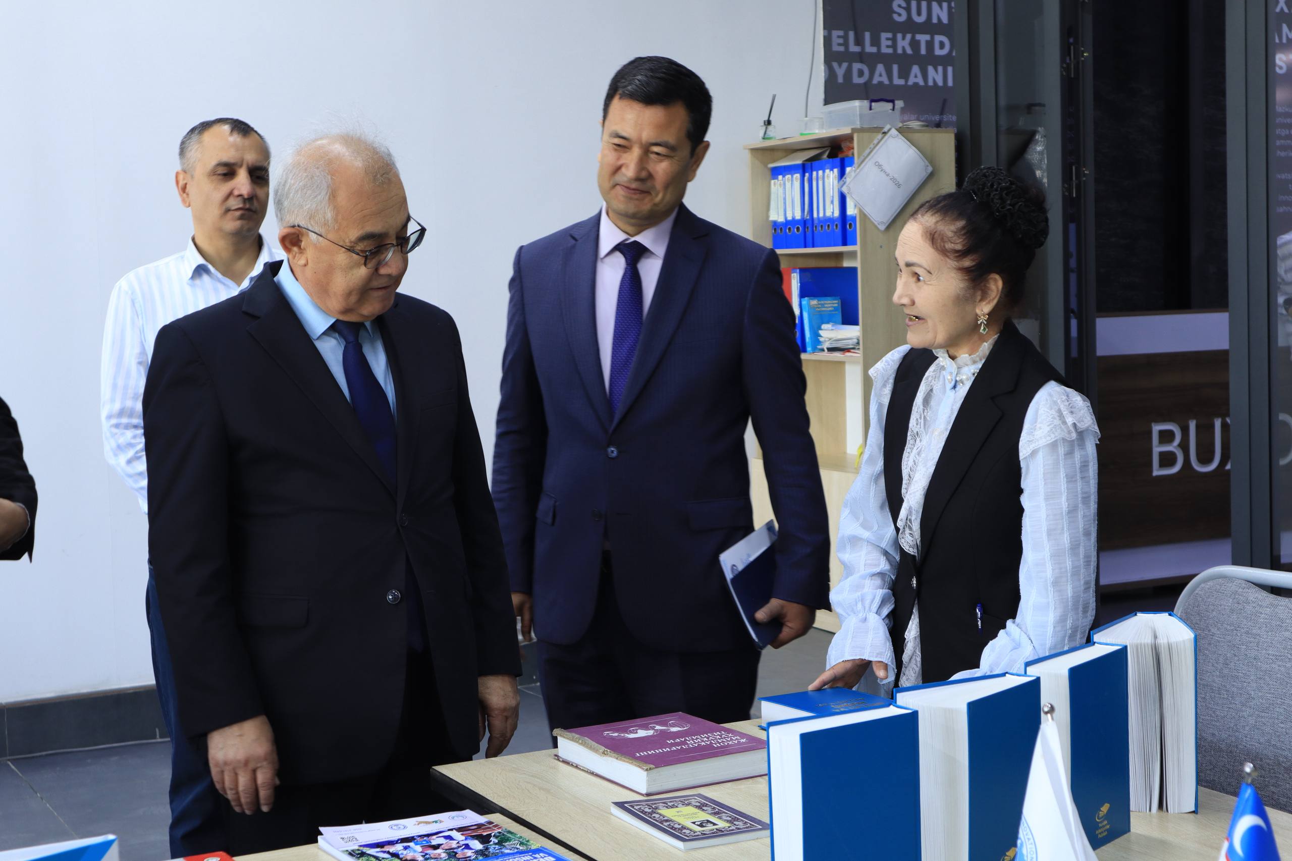 Oliy Majlis Qonunchilik palatasi deputati, akademik Akmal Xolmatovich Saidov va professor Murodjon Tursunbayevich Turg'unov Buxoro innovatsiyalar universitetiga tashrif buyurdi