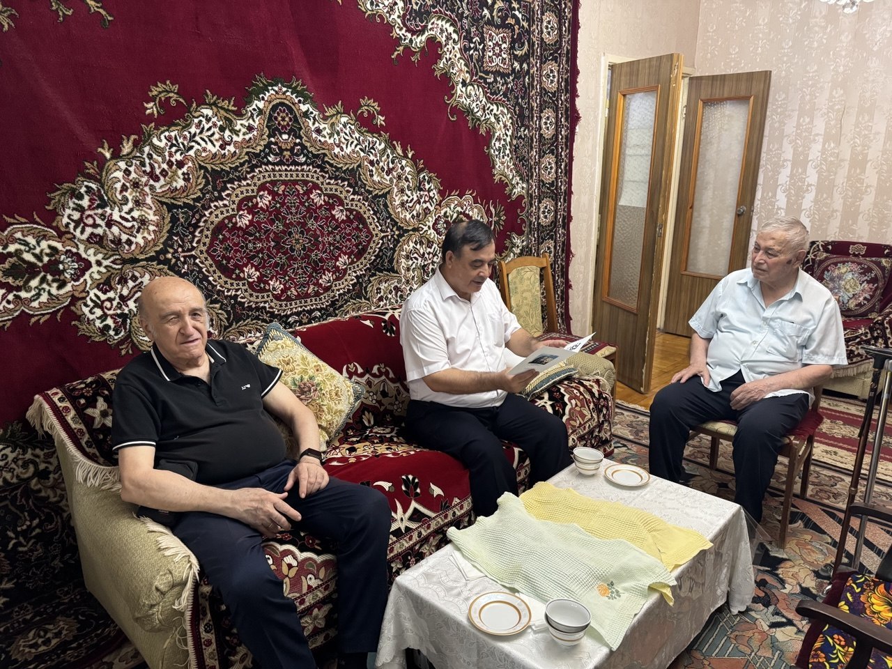 Faxriy jurnalist xonadonida uchrashuv