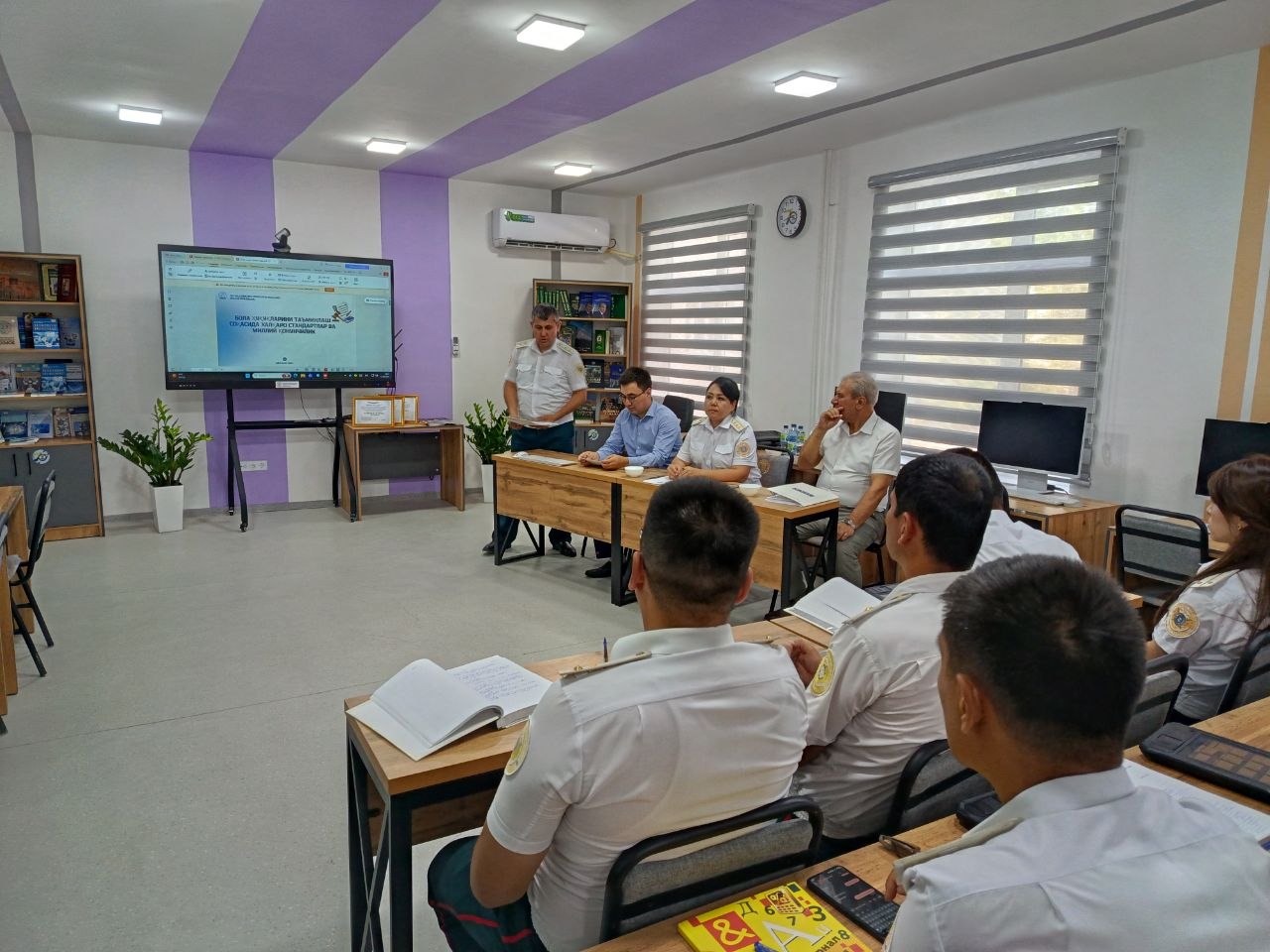 Zarafshonda inson huquqlari bo‘yicha seminar-trening o‘tkazildi