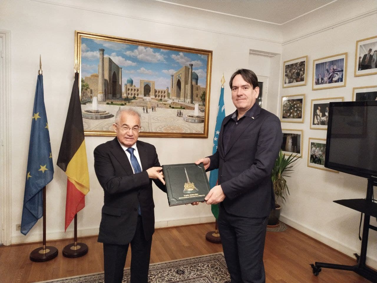 Akmal Saidovning gollandiyalik jurnalist va adib Remko Reyding bilan uchrashuvi: videolavha