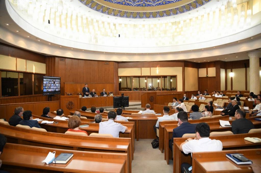 Konstitutsiyaviy islohotlarga bag‘ishlangan davra suhbati bo‘lib o‘tdi