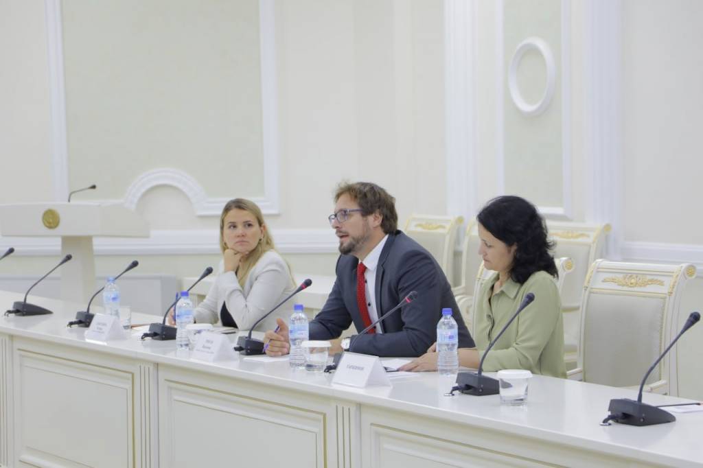 YeXHT delegatsiyasi Konstitutsiyaviy komissiya faoliyati bilan tanishdi