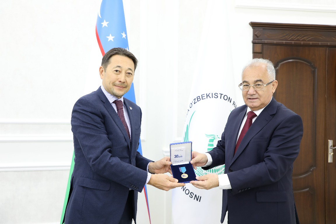 Inson huquqlari bo‘yicha O‘zbekiston Respublikasi Milliy markaziga “Osiyoda hamkorlik va ishonch choralari bo‘yicha kengashning 30 yilligi” medalini topshirish marosimi