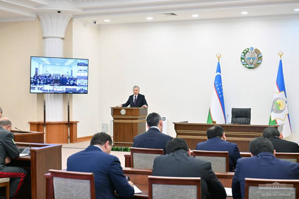Davlat xavfsizlik xizmati va Bosh prokuraturaga lavozimidan ozod etilgan mutasaddilarning faoliyatini o‘rganish va qonun buzilishlari aniqlangan taqdirda, qat’iy javobgarlikka tortish topshirildi