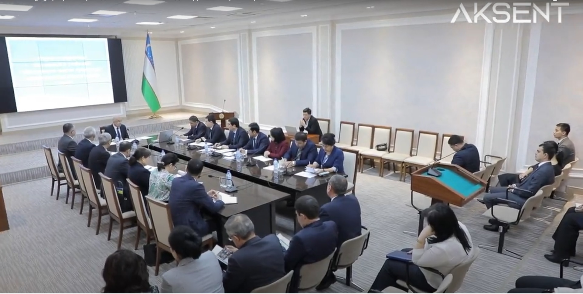 Prezidentimizning “O‘zbekiston Respublikasida inson huquqlari sohasidagi milliy ta’lim dasturini tasdiqlash to‘g‘risida”gi qarori mazmun-mohiyati, belgilangan ustuvor vazifalar muhokama qilindi.