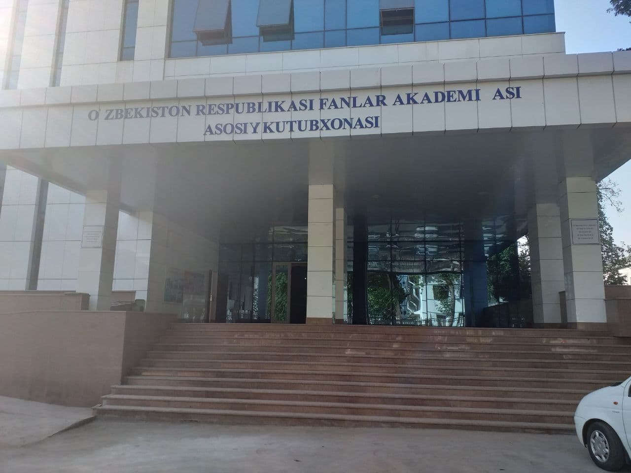Milliy markaz kitoblari Fanlar akademiyasining fundamental kutubxonasidan joy oldi