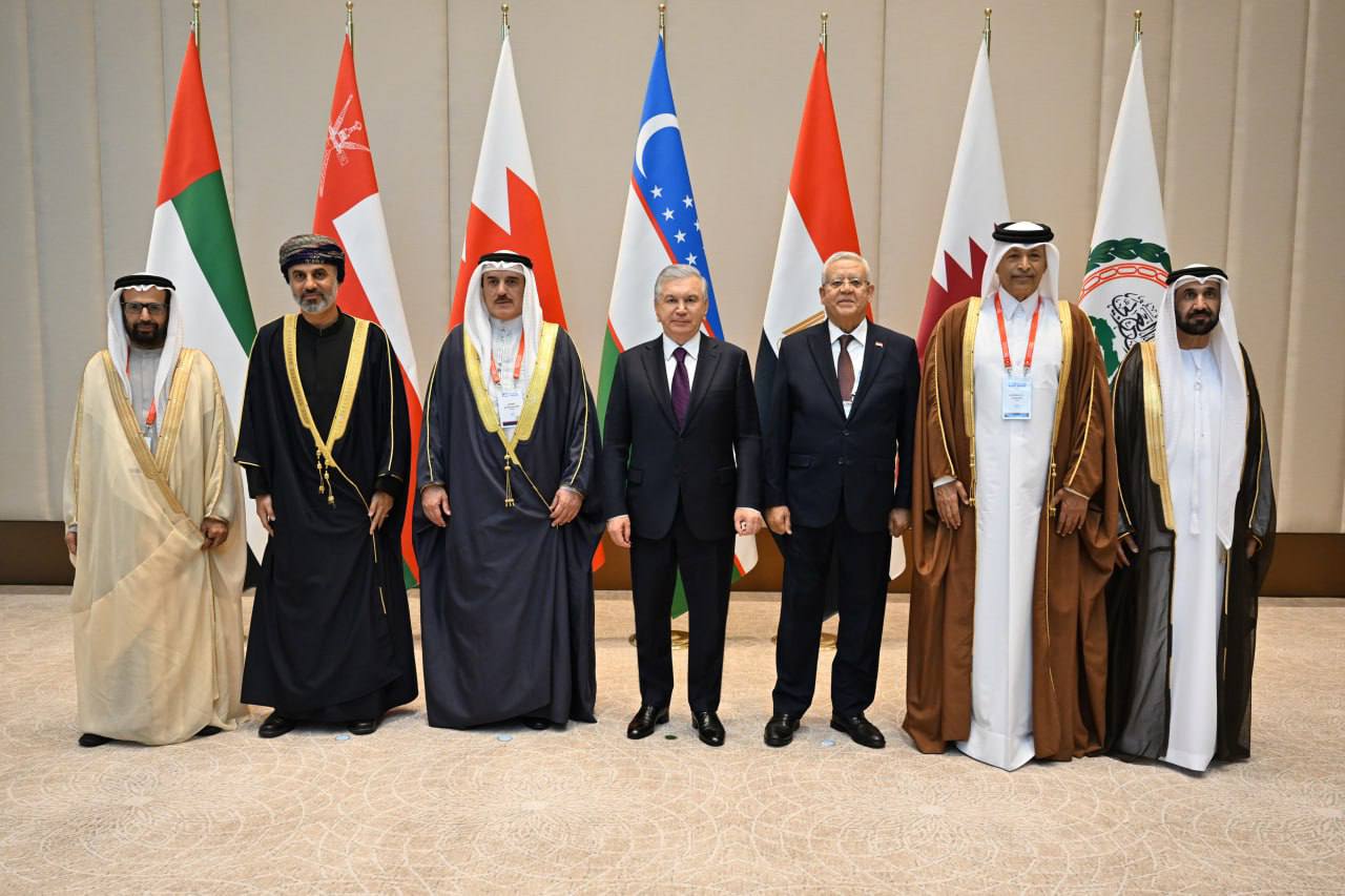 President of Uzbekistan receives the heads of parliaments of Arab countries