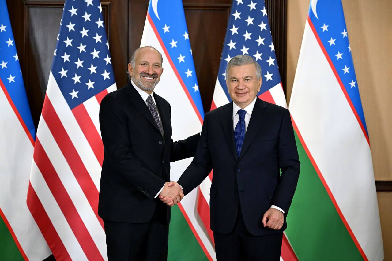 President of Uzbekistan receives the U.S. Secretary of Commerce