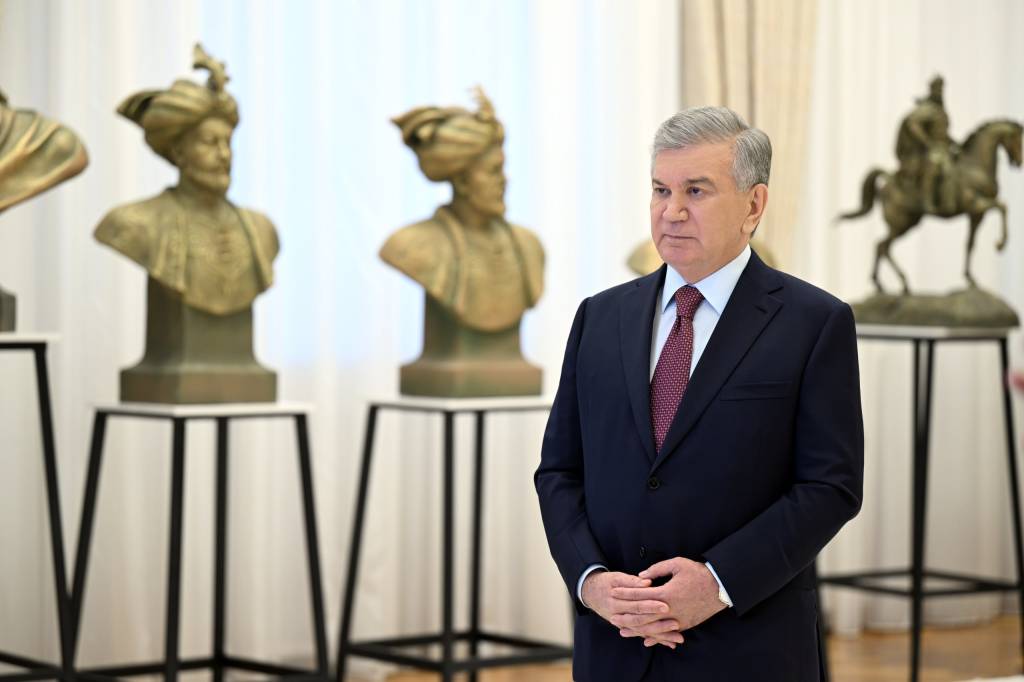 President reviews development projects