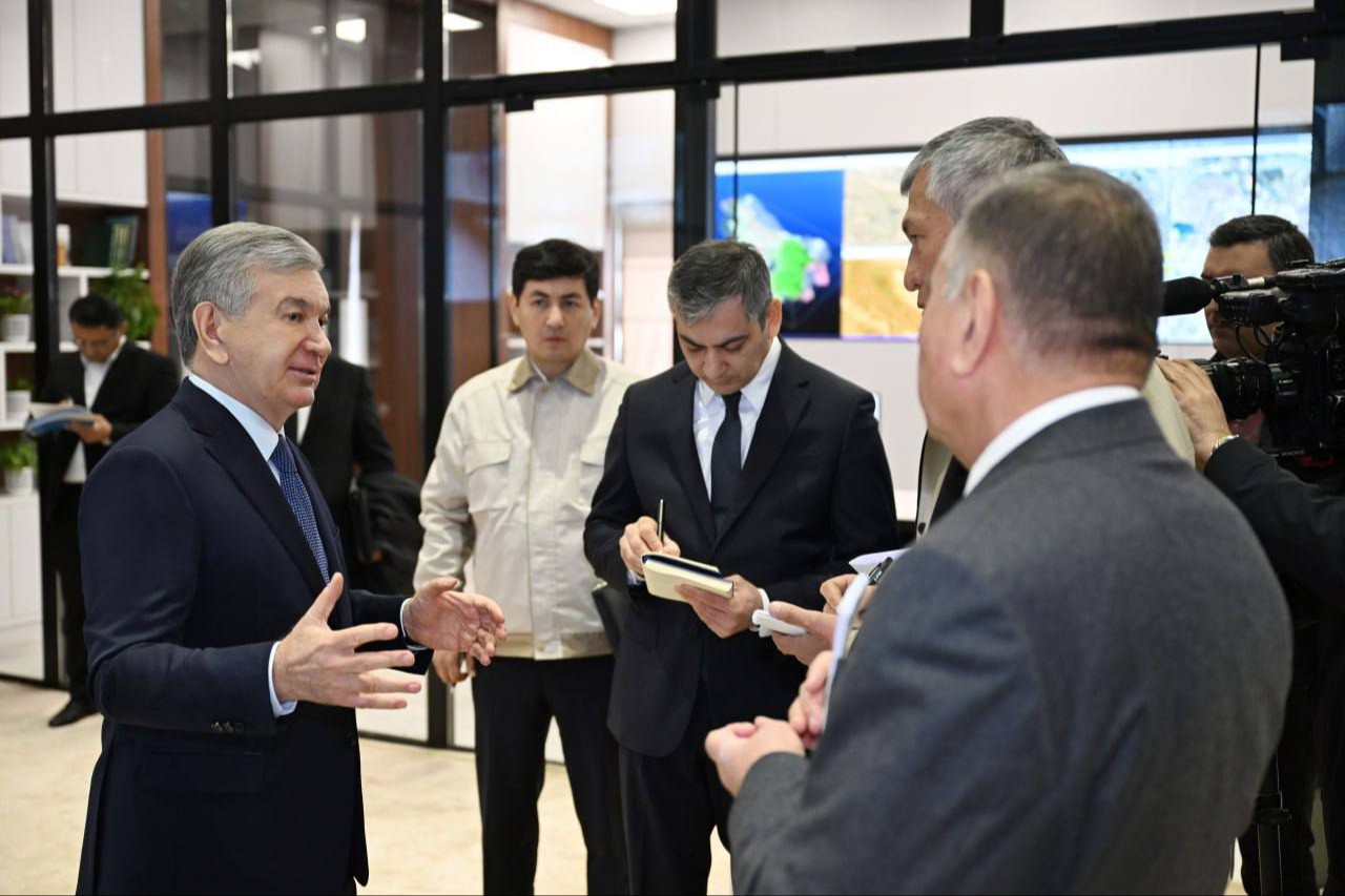 Prezidentimiz Olmaliq kon-metallurgiya kombinatining Raqamlashtirilgan boshqaruv markazida boʻldi