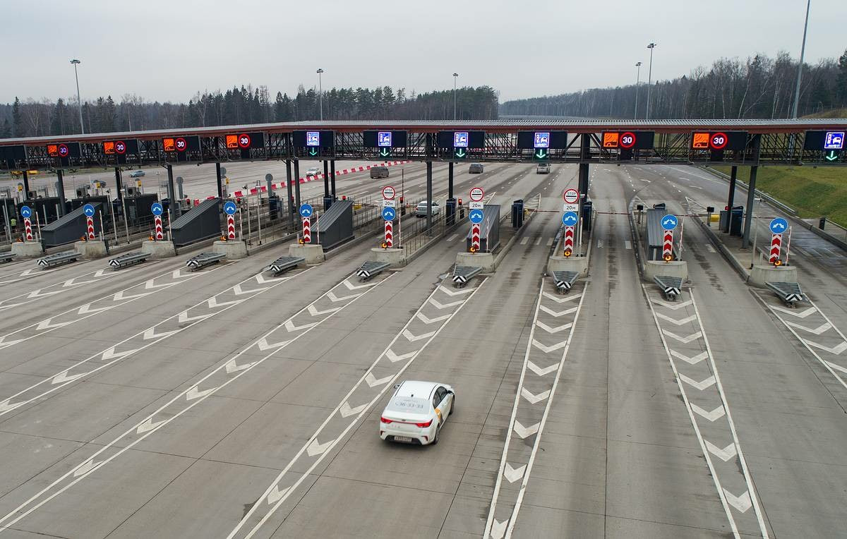 pulli yollar qurishga faqat muqobil bepul yol mavjud bolganda ruxsat beriladi