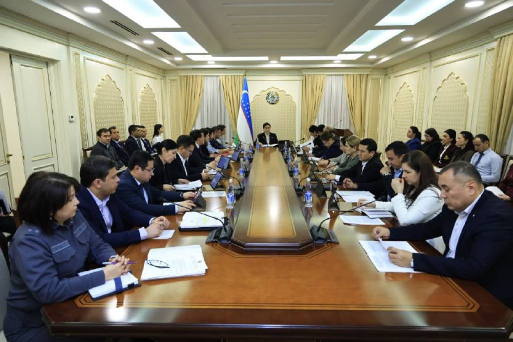 Senat qo‘mitasida bolalar, yoshlar, xotin-qizlar bilan bog‘liq dolzarb masalalar ko‘rib chiqildi
