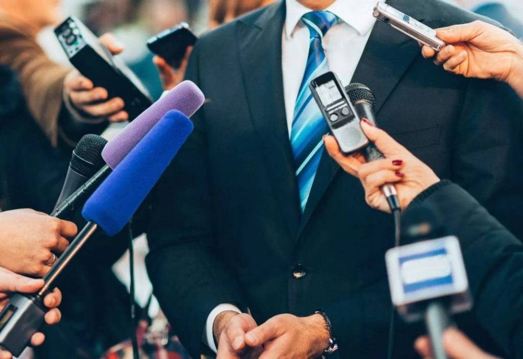 Siyosiy lavozimlarni egallagan davlat xizmatchilarining xalq oldidagi mas’ulligi oshiriladi
