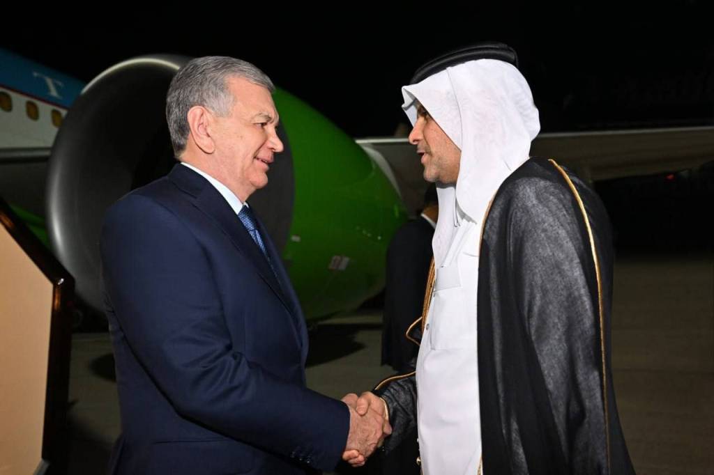 The President of Uzbekistan arrives in Qatar