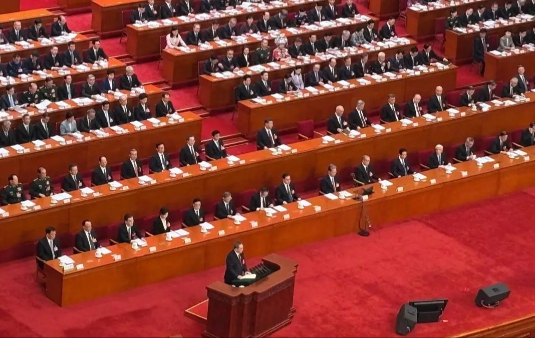 Xitoy rasmiylar orasida qimmat oziq-ovqat va spirtli ichimliklarni taqiqlaydi
