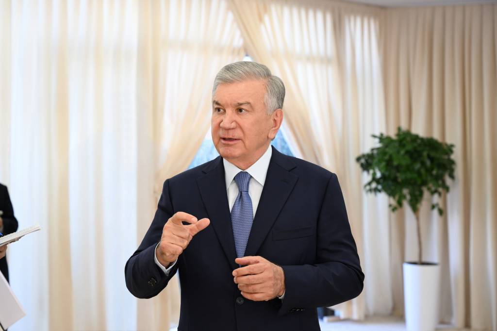 Давлатимиз раҳбари Олмазордаги замонавий фармацевтика корхонасига борди